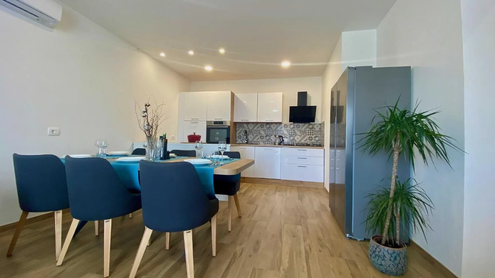 Vert Apartment - Two Bedroom Apartment With Terrace Kastav