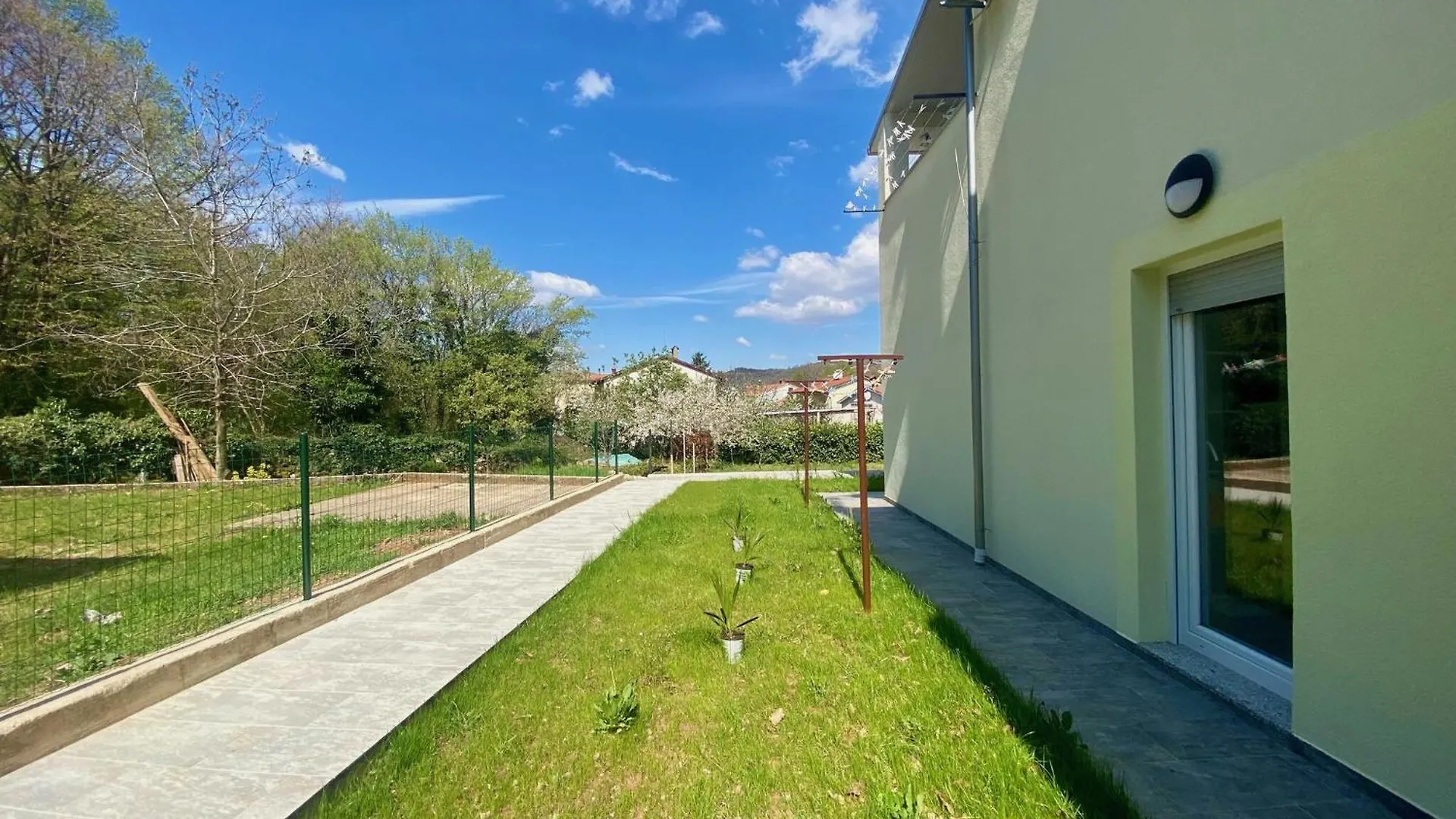 Vert Apartment - Two Bedroom Apartment With Terrace Kastav