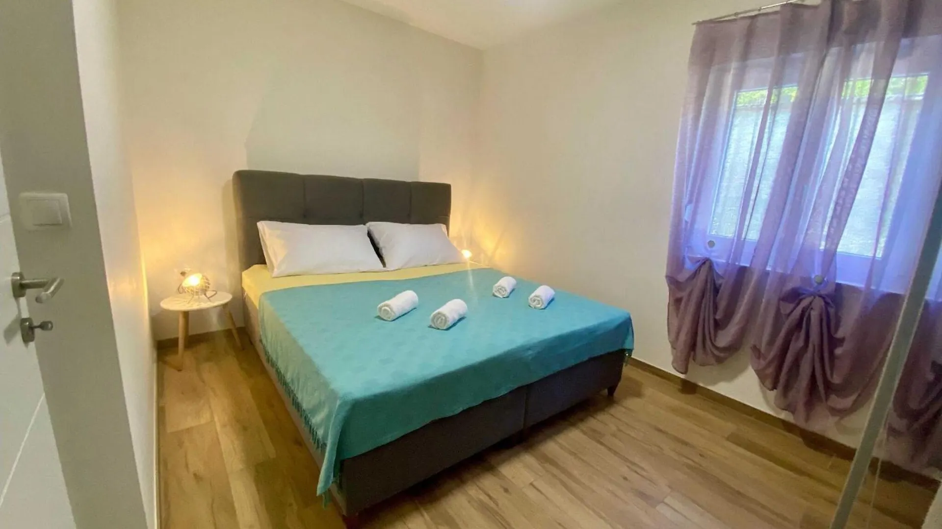 Vert Apartment - Two Bedroom Apartment With Terrace Kastav 0*,