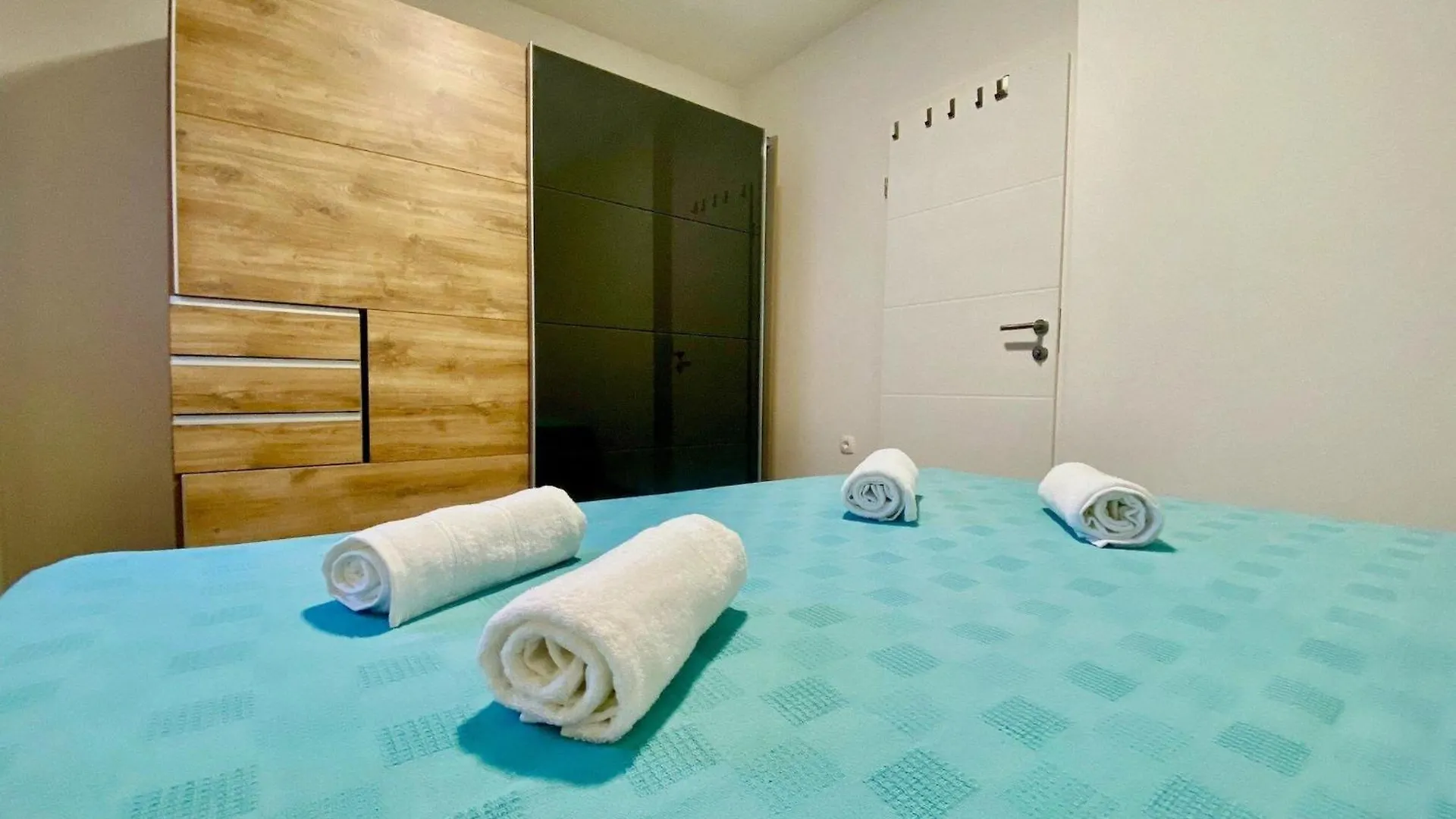 Vert Apartment - Two Bedroom Apartment With Terrace Kastav